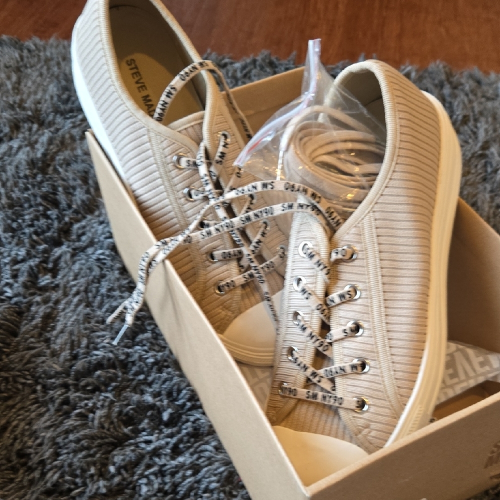 Steve Madden Cream Ribbed Lace-Up Sneakers with Branded Laces